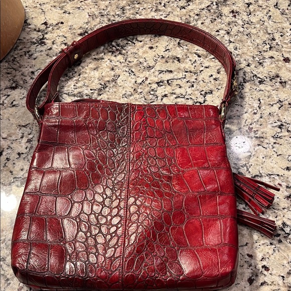Chic Red Crocodile-Patterned Crossbody Bag - Picture 2 of 15